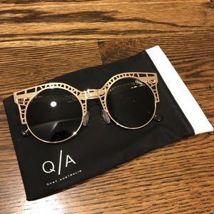 Quay Fleur gold sunglasses